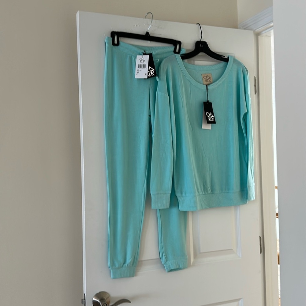 CHASER Ultra Soft & Cozy Lightweight Joggers & Top Separates Selling as Set BNWT